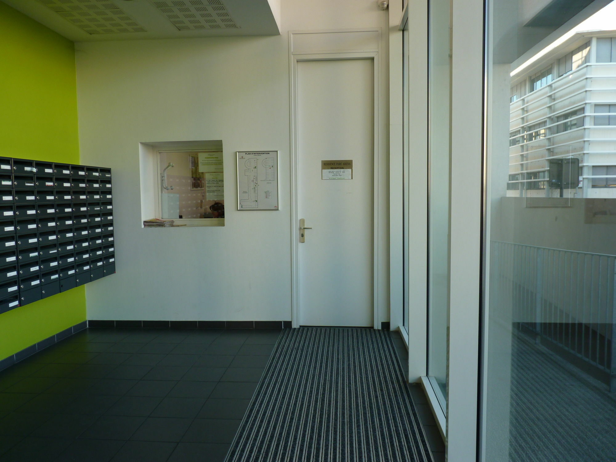 Parc Arena Aparthotel Nimes Exterior photo